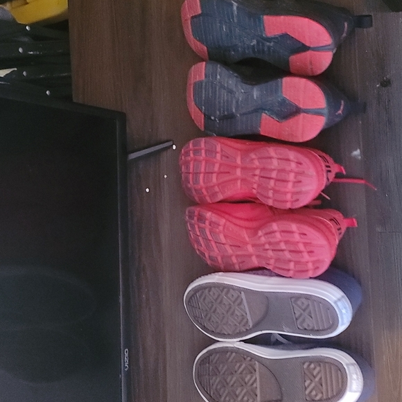 BUNDLE SALE 3 FOR $$5 BOYS SNEAKERS - Picture 8 of 8